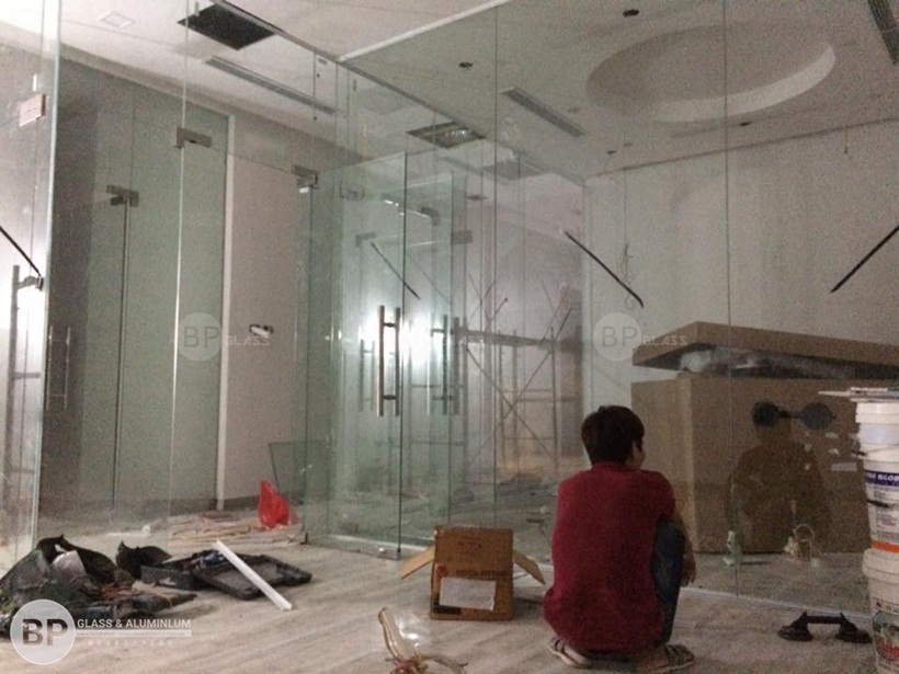 Thi công vách kính cường lực nhà anh Ngọc 30 Triệu Việt Vương buiphat.vn 
